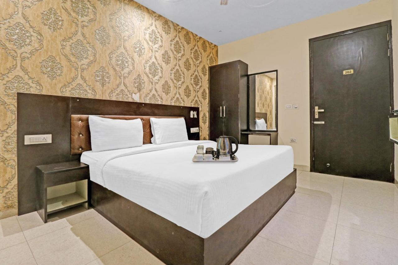 Oyo 23368 Boutique Hotel Paragon Yeni Delhi Dış mekan fotoğraf