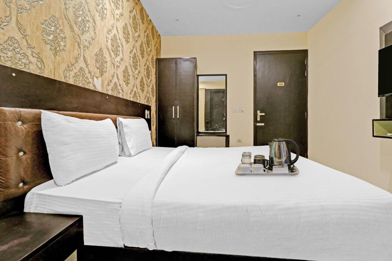 Oyo 23368 Boutique Hotel Paragon Yeni Delhi Dış mekan fotoğraf