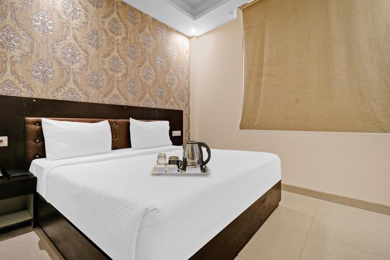 Oyo 23368 Boutique Hotel Paragon Yeni Delhi Dış mekan fotoğraf