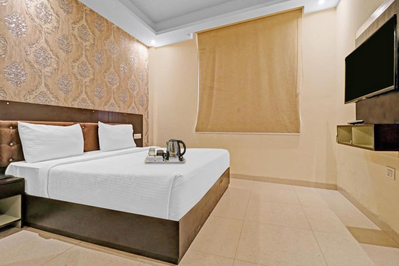 Oyo 23368 Boutique Hotel Paragon Yeni Delhi Dış mekan fotoğraf