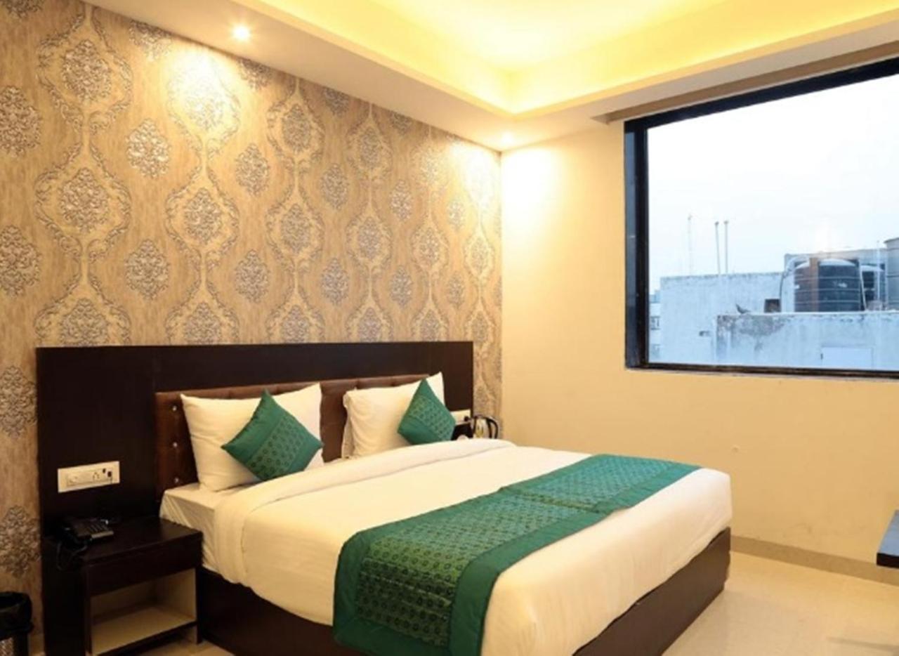Oyo 23368 Boutique Hotel Paragon Yeni Delhi Dış mekan fotoğraf